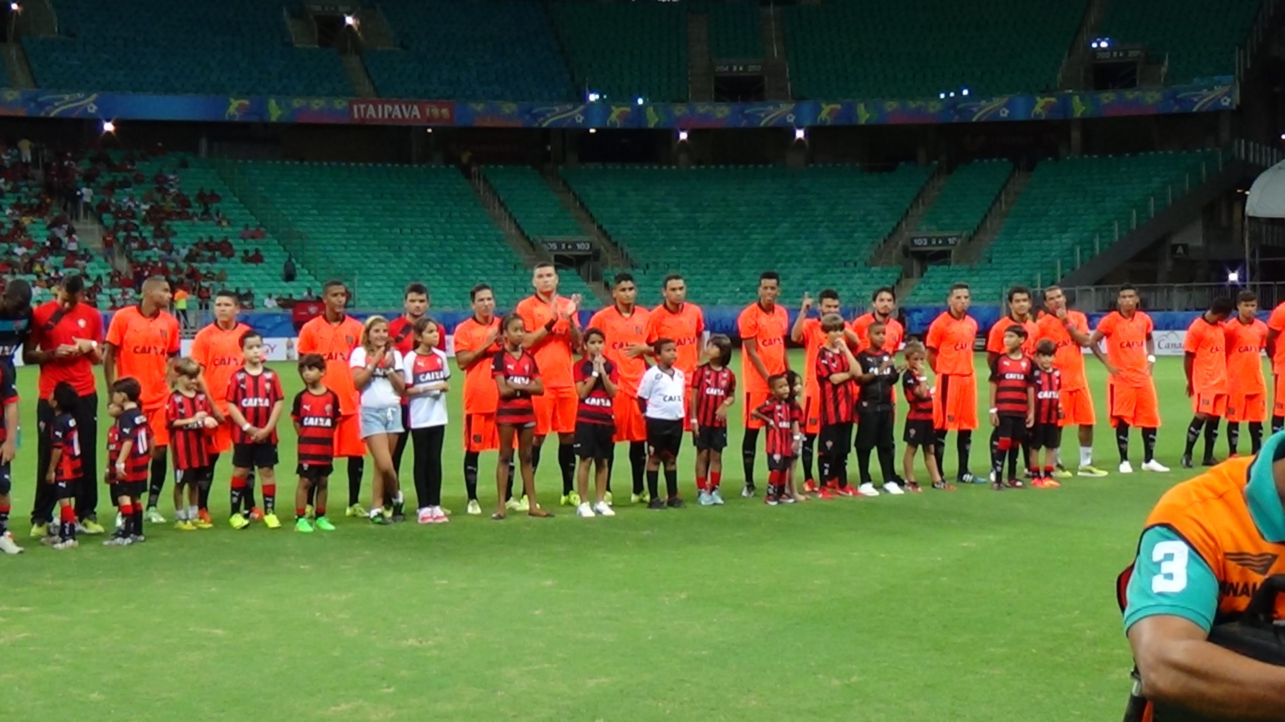 Vitória contrata jogadores do Paraná