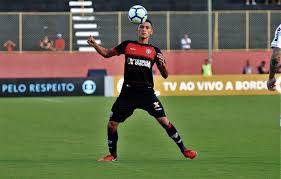 Volante do Vitória desiste de ação contra o clube