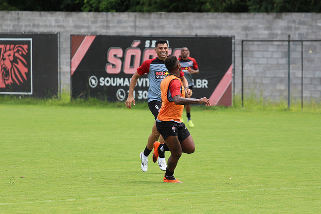 Chamusca relaciona 20 jogadores para partida contra o Bahia de Feira