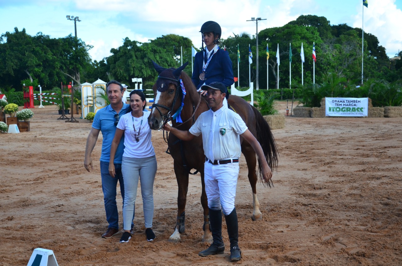 O cavaleiro pernambucano, João Marcelo Monte Santo, foi o campeão do GP da Taça Bahia de Hipismo