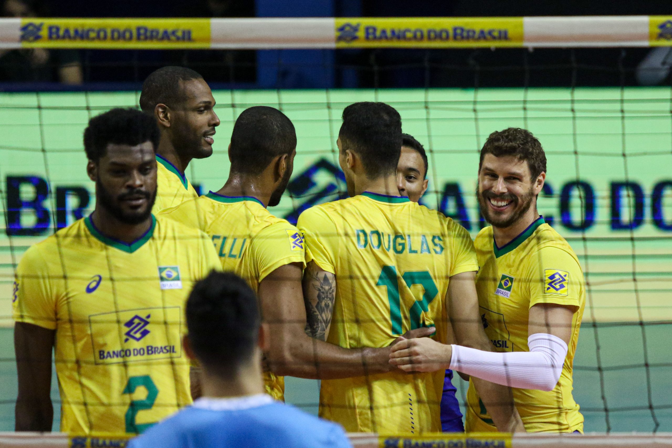 Brasil vence mais uma e encerra a série com três vitórias