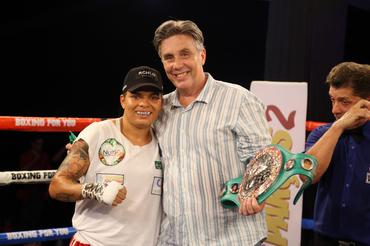 Boxing For You coroa nova campeã mundial Adriana Araújo