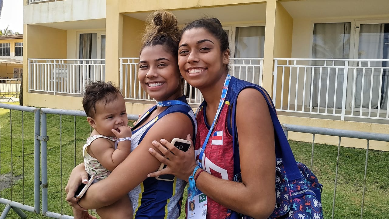 Atleta Herói: jogadora do vôlei conta com reforço da filha bebê nos JUBs