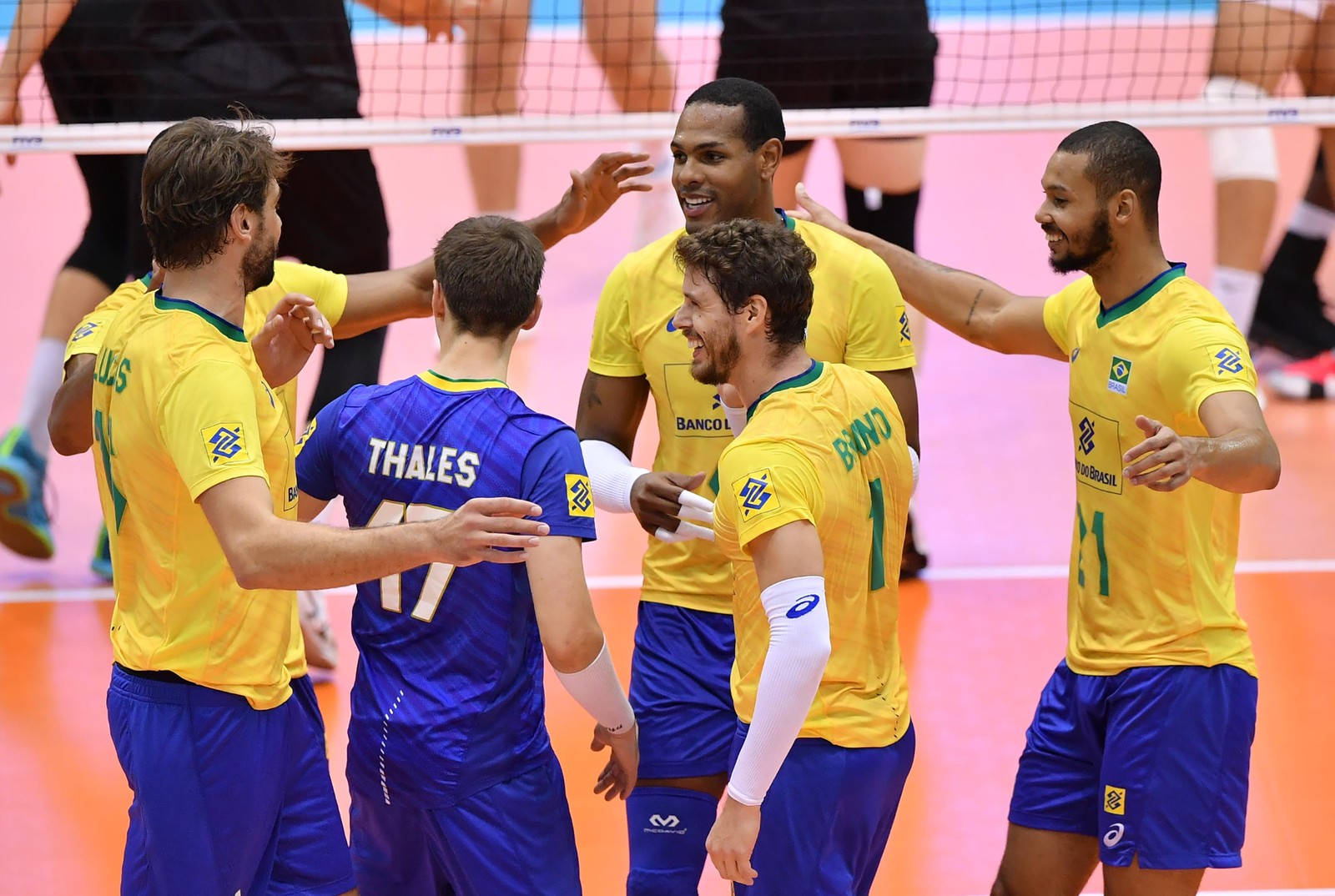 Brasil vence a segunda partida na Copa do Mundo de Vôlei
