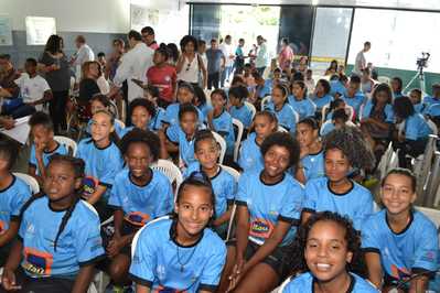Projeto de futebol feminino oferece aulas gratuitas para jovens
