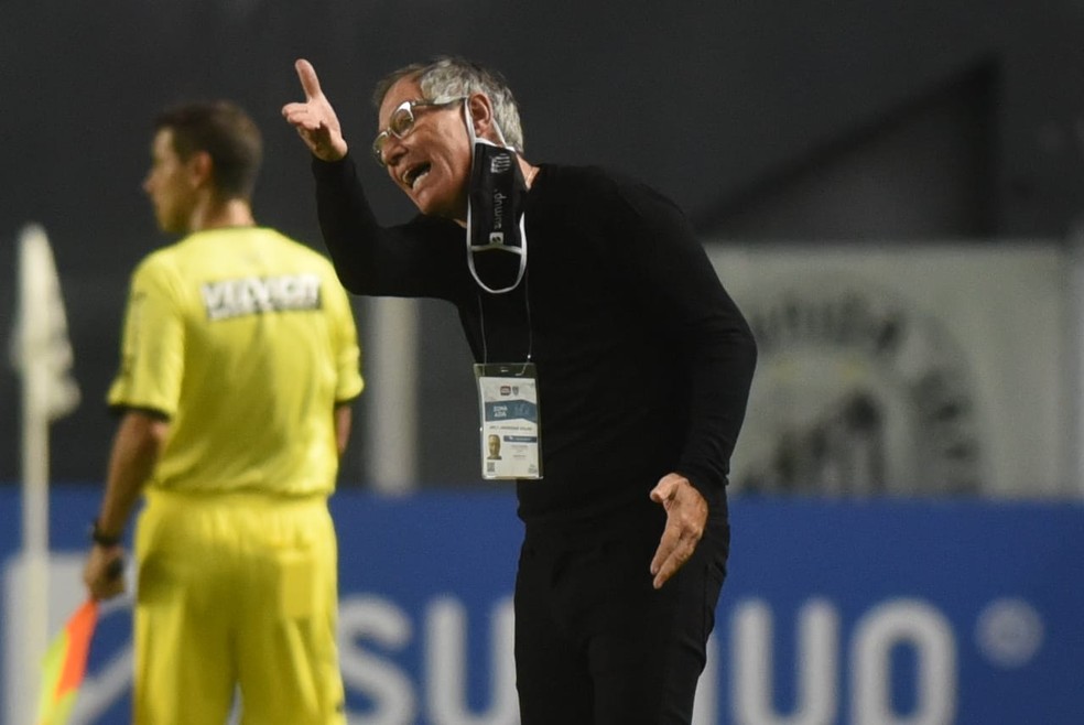 Técnico do Santos pede demissão