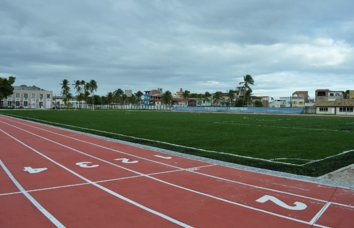 Governo entrega campo da Vila Policial Militar do Bonfim, em Dendezeiros