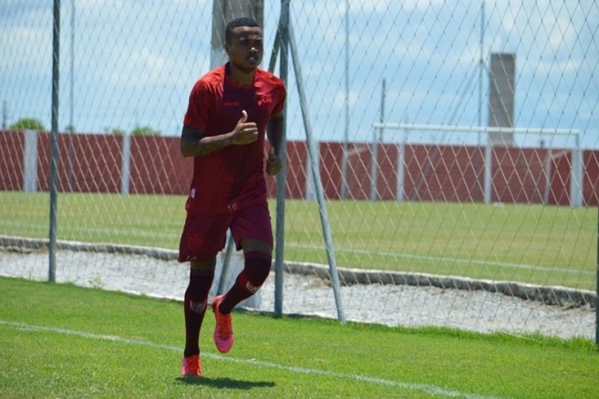 Vitória contrata atacante que marcou um gol em 2021