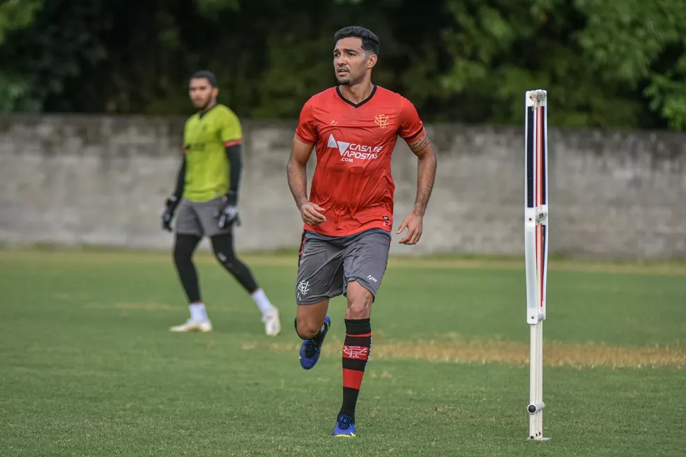 Alan Santos volta a se contundir e vai desfalcar o Vitória