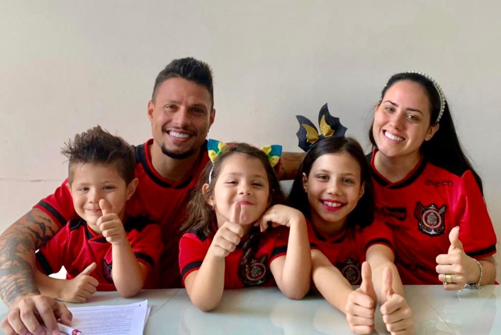 Artilheiro da Série C acerta renovação com o Vitória