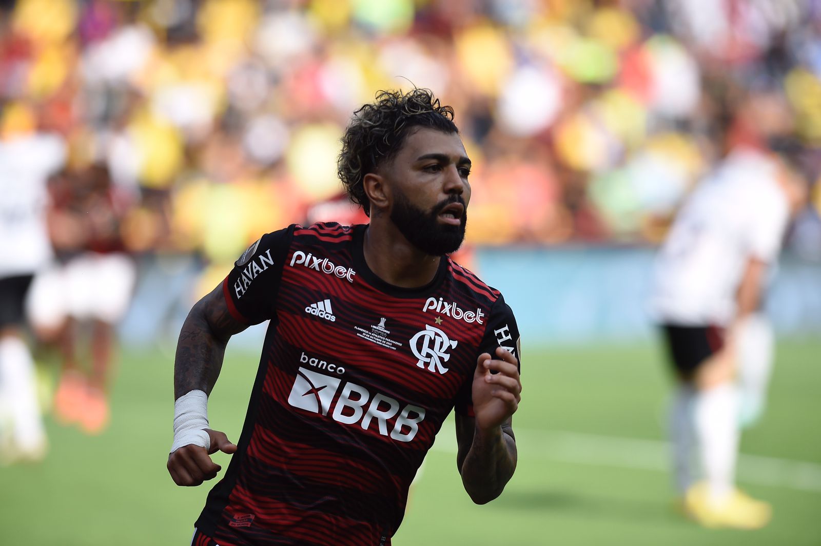 Gabigol decide e Flamengo conquista o tricampeonato da Libertadores