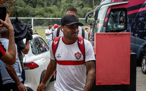Imagem do post Vitória renova contrato com o zagueiro Marco Antônio e o volante Dionísio