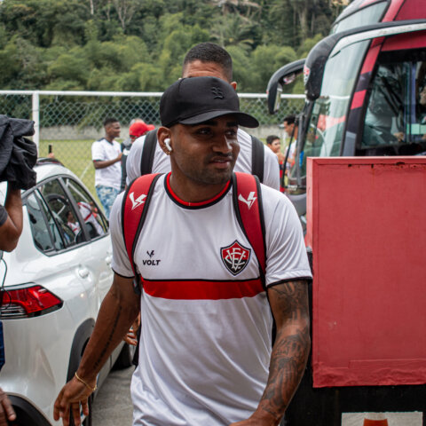 Imagem do post Vitória renova contrato com o zagueiro Marco Antônio e o volante Dionísio