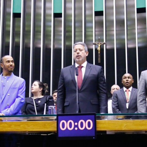 Imagem do post Lewis Hamilton recebe título de Cidadão Honorário Brasileiro