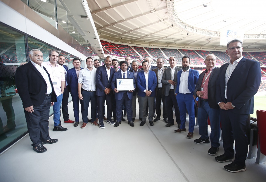 Presidente da CBF, Ednaldo Rodrigues é homenageado pela Fifa no Catar