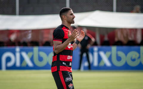 Imagem do post Com briga pela titularidade no ataque, Tréllez comemora gol da classificação