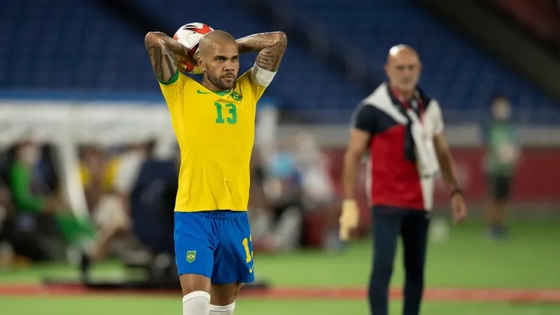 Daniel Alves é detido na Espanha após denúncia de assédio sexual