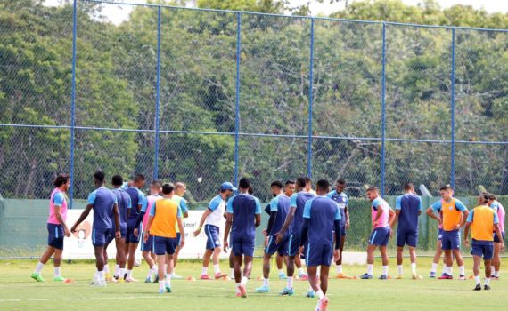 Esquadrão faz último treino antes de jogo com o Bacelona