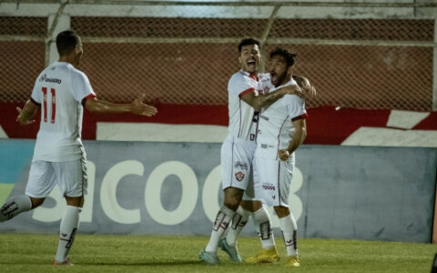 Imagem do post Vitória vence o Atlético de Alagoinhas e cola no G-4 do Baianão