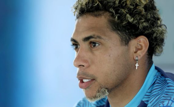 Jacaré comemora gol marcado e fala sobre titularidade
