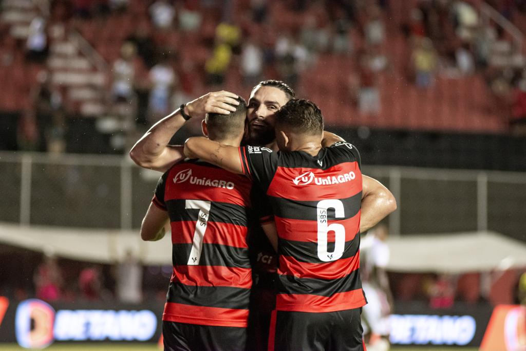 Derrota em casa complica situação do Vitória na Copa do Nordeste