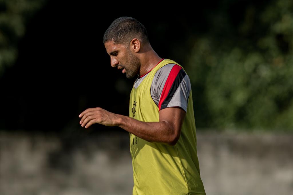 Vitória se reapresenta e realiza único treino antes da viagem ao Rio