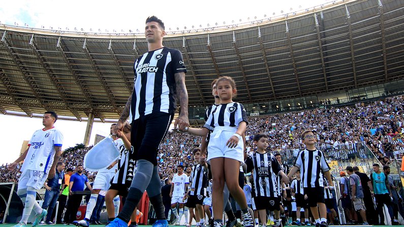 Botafogo analisa igualar proposta do Bahia por Victor Cuesta