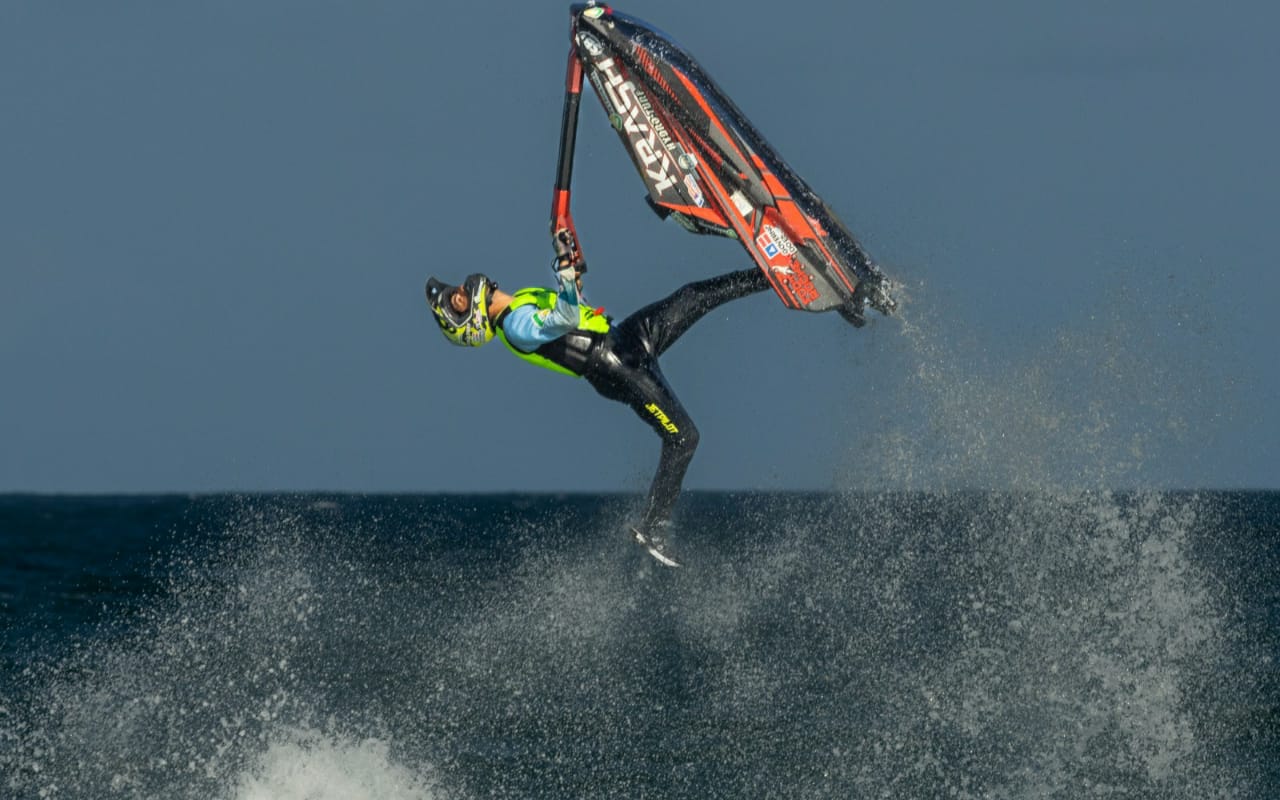 Premiado piloto de jet ski cria projeto para percorrer toda a costa da Bahia
