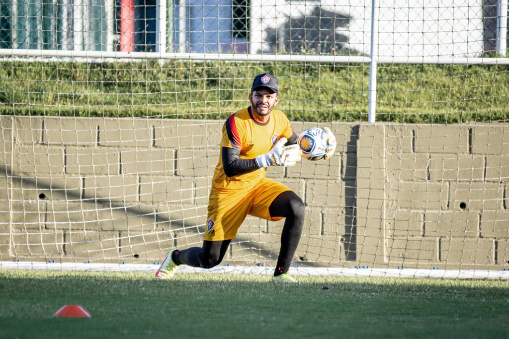 Thiago Rodrigues tem nome publicado no BID-E e participa de treino no CT