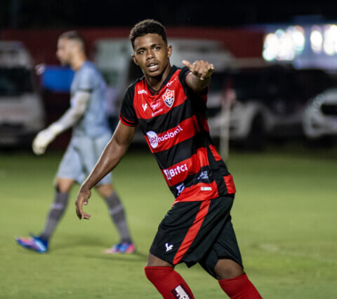 Imagem do post Marco Antônio sofre lesão no joelho e vai desfalcar o Vitória por até quatro semanas