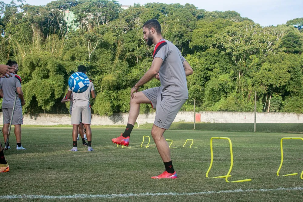 Wagner Leonardo exalta dupla com Camutanga; zagueiros jogaram no Náutico