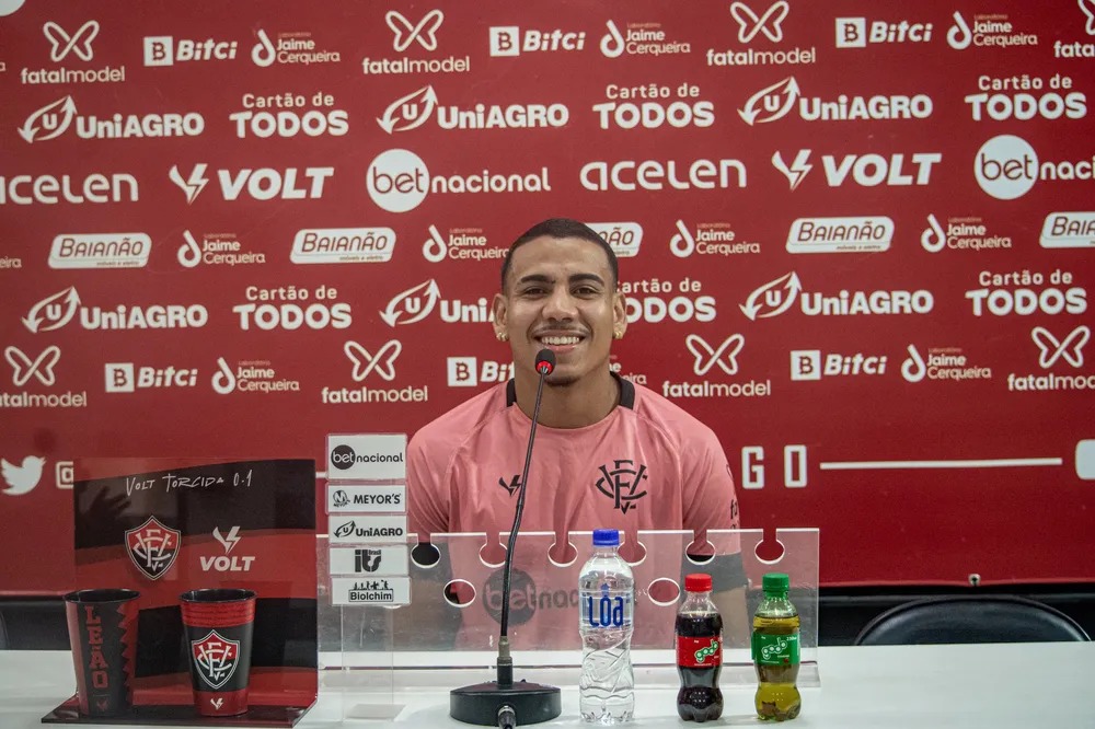 “Jogar fora de casa é muito difícil”, diz Zé Hugo sobre sequência do Vitória na Série B