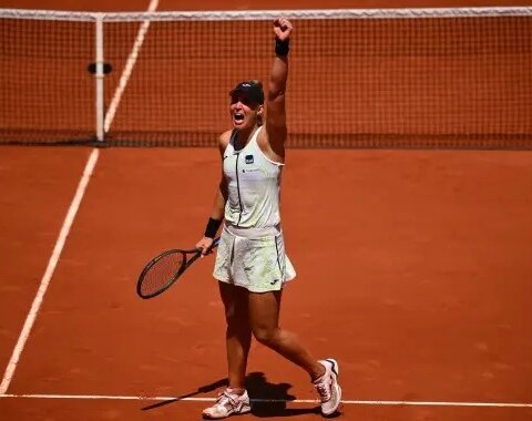 Bia Haddad vai às quartas em Roland Garros e obtém feito inédito desde Guga