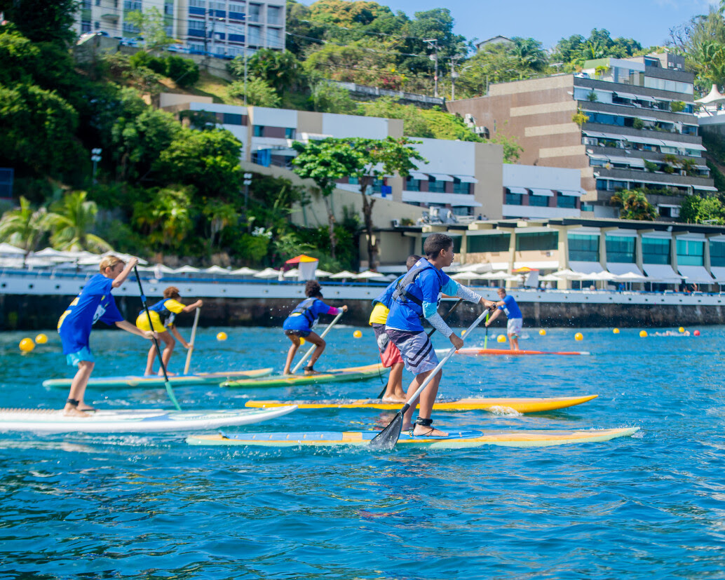 Yacht Clube da Bahia lança projeto de esportes náuticos para crianças da rede municipal de ensino