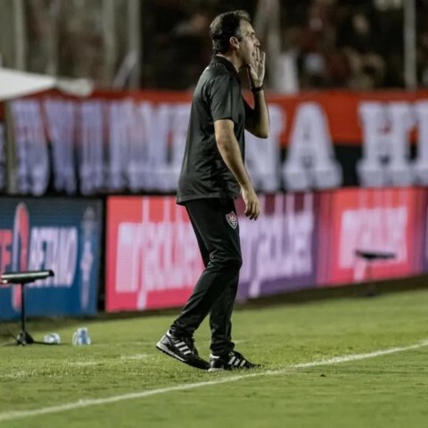 Imagem do post Léo Condé elogia atuação do Vitória após derrota no BaVi