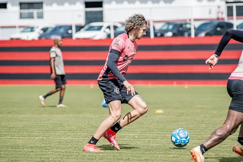 COM A PRESENÇA DA IMPRENSA, VITÓRIA INICIA PEPARAÇÃO PARA JOGAR CONTRA O VILA NOVA