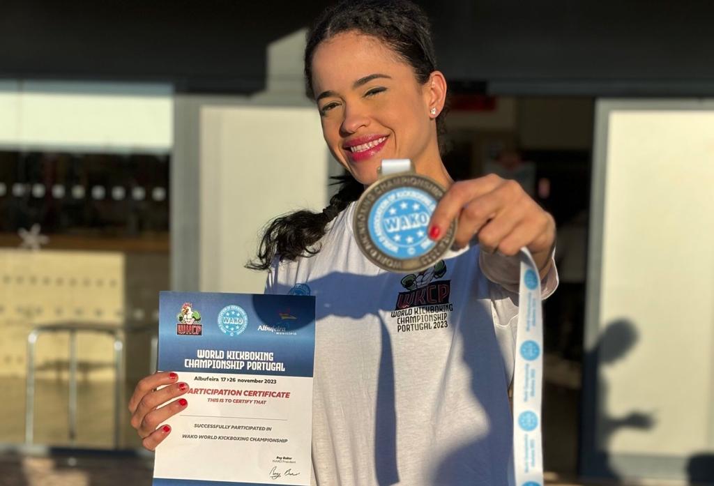 Atleta beneficiada com iniciativa da Prefeitura conquista bronze na maior competição de Kickboxing do mundo