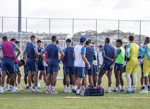 Imagem do post Parte do elenco faz trabalho técnico no campo 2