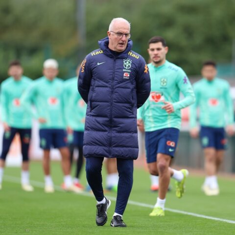 Imagem do post Dorival comanda primeiro treino com Seleção completa