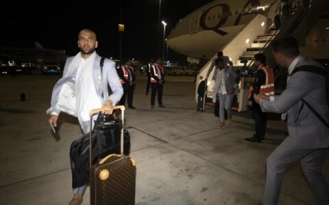 Imagem do post Pai de Neymar vai pagar fiança de Daniel Alves, diz jornal