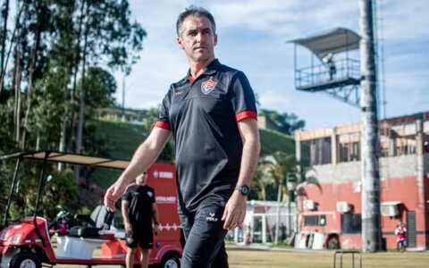 Imagem do post “Jogo digno de uma grande final”, diz Condé após virada do Vitória sobre o Bahia
