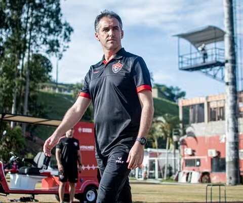Imagem do post “Jogo digno de uma grande final”, diz Condé após virada do Vitória sobre o Bahia