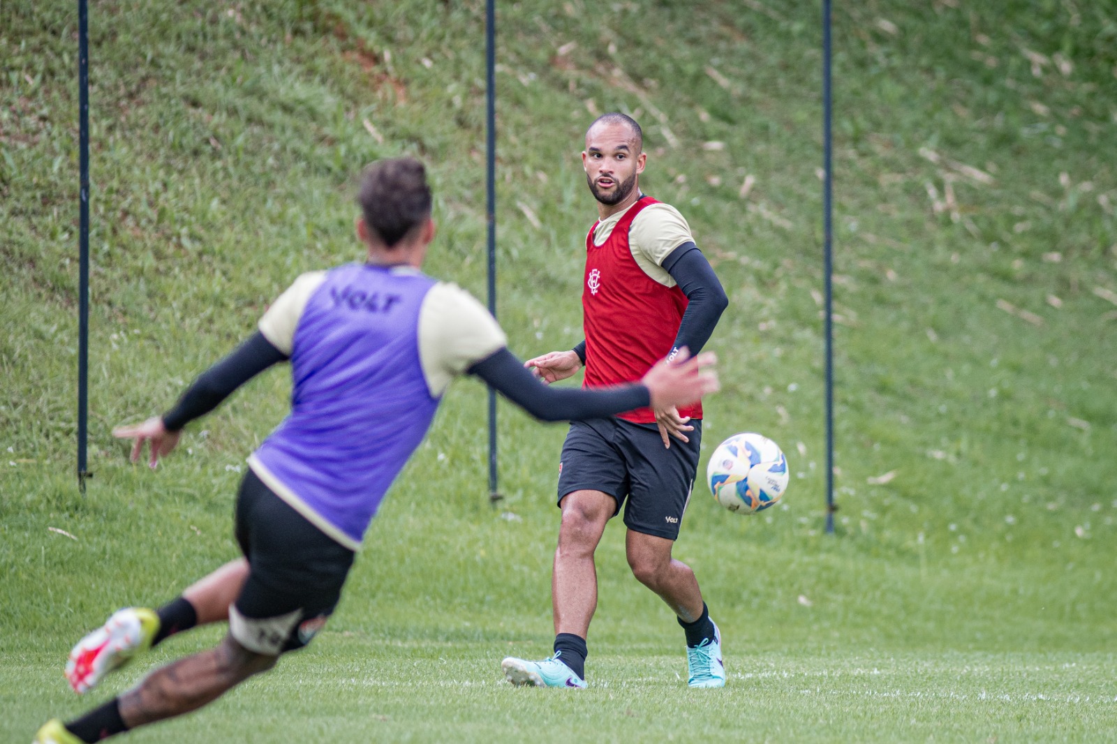 Vitória inicia preparação para clássico decisivo