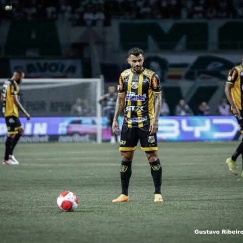 Imagem do post Vitória contrata lateral-direito para sequência da Série A