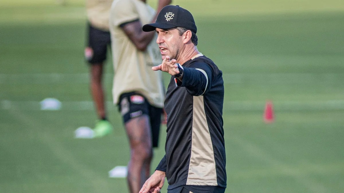Condé comemora semana livre para ajustar Vitória em clássico contra o Bahia
