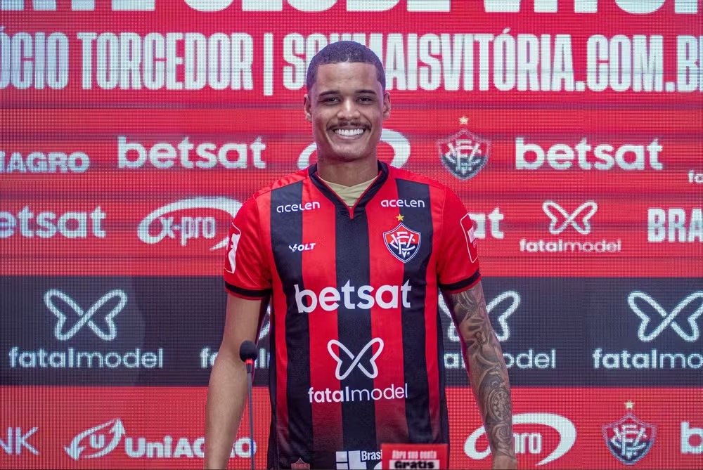 Janderson é apresentado e fala em marcar gols pelo Vitória