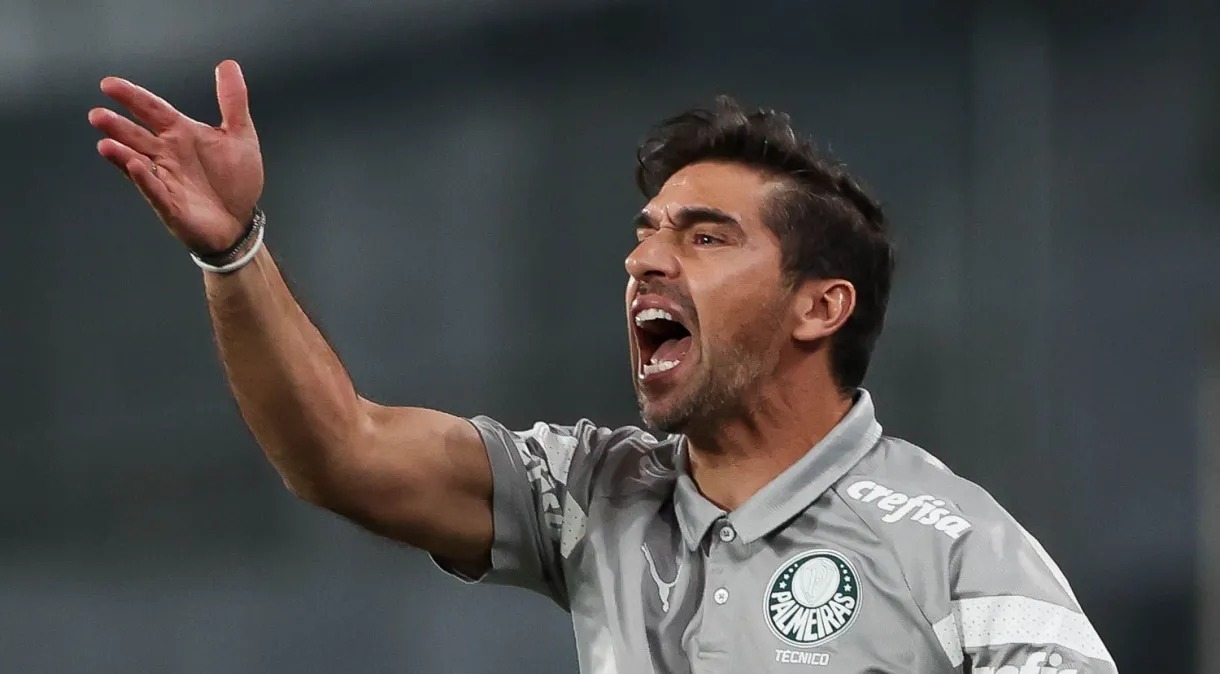 Abel Ferreira é eleito 13º melhor técnico do mundo por revista inglesa