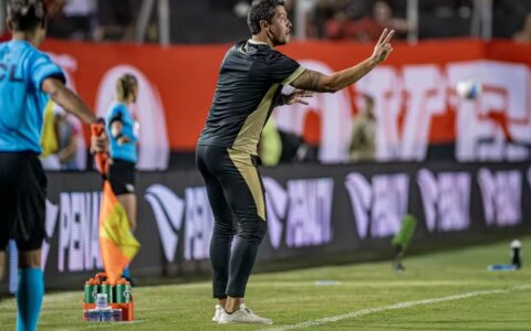 Imagem do post Carpini fala em alívio após o Vitória vencer a primeira no Brasileirão