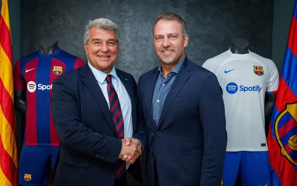 Barcelona anuncia técnico Hansi Flick até 2026