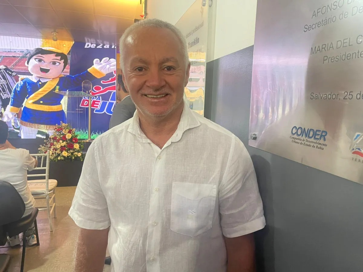 “Precisa ter o pé no chão”, diz Bobô ao avaliar bom momento do Bahia no Brasileirão